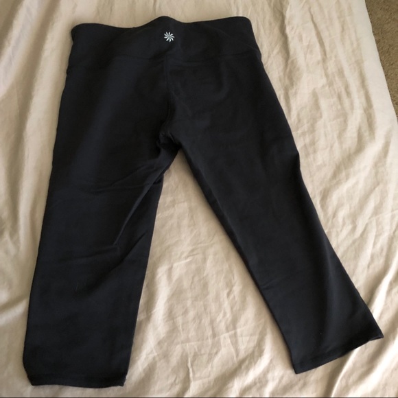 Athleta Gap simple black crop small - Picture 3 of 4
